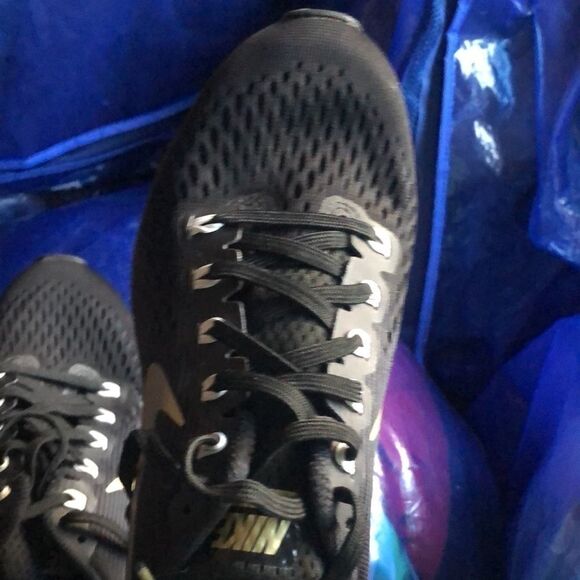 𝅺Nike zoom tennis shoes - Picture 5 of 9